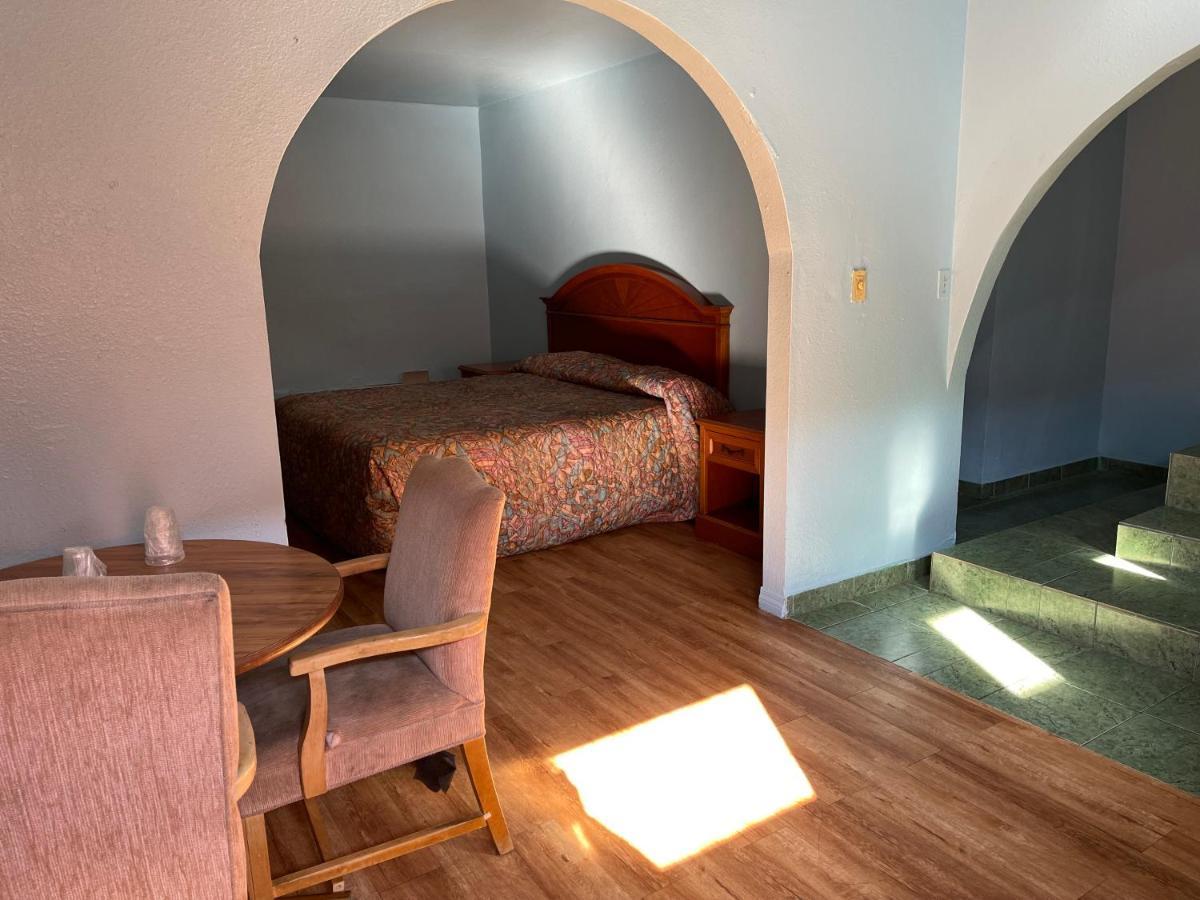 Full Moon Inn Хантингтон-Парк Экстерьер фото